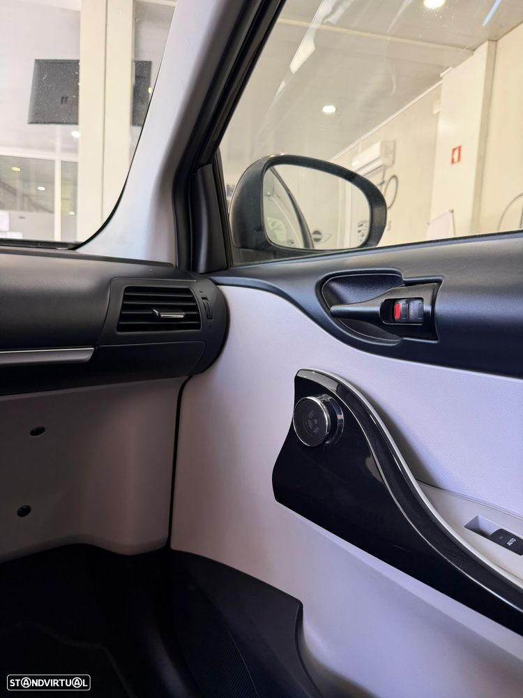 Toyota iQ 1.0 VVT-i Essential+AC - 16