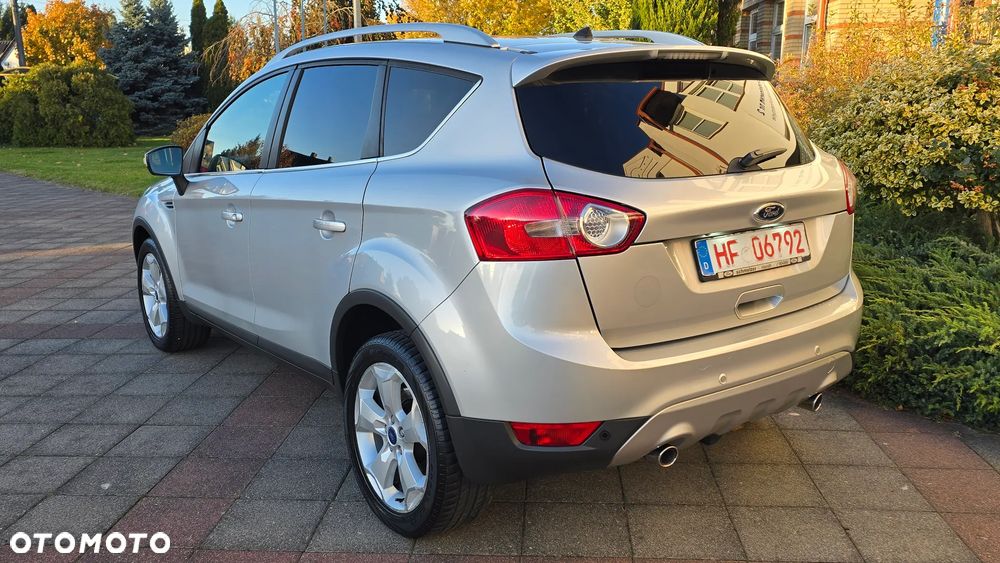 Ford Kuga 2.0 TDCi 2x4 Titanium - 4