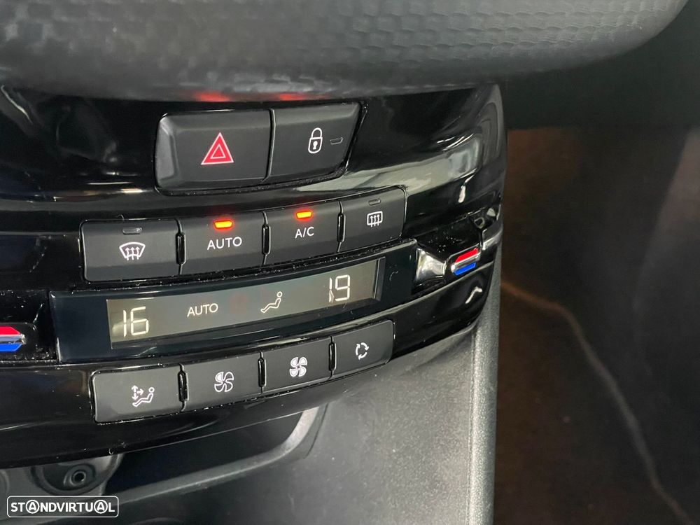 Peugeot 208 1.2 PureTech Allure - 29