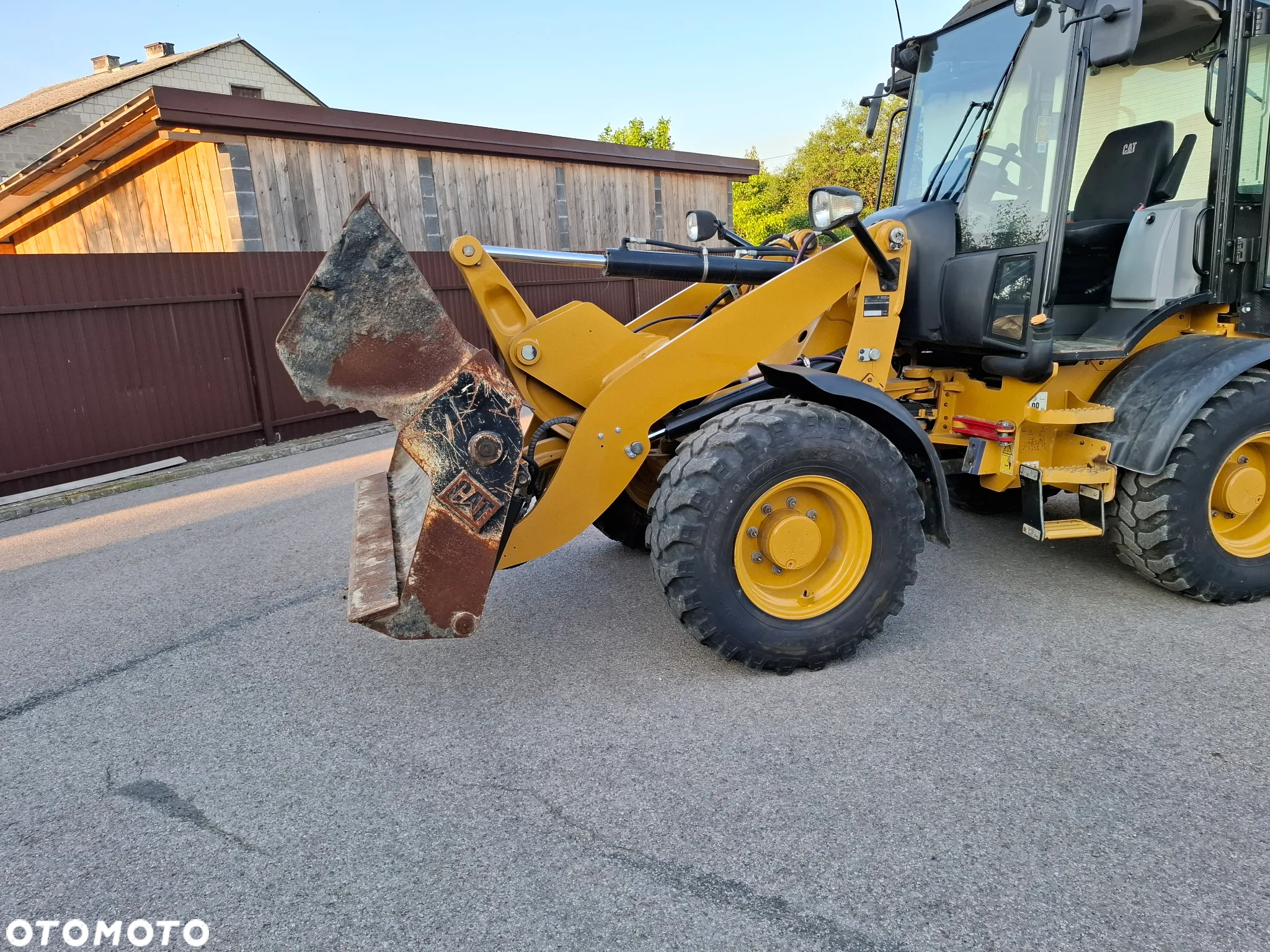 Caterpillar CAT 908 M - 8