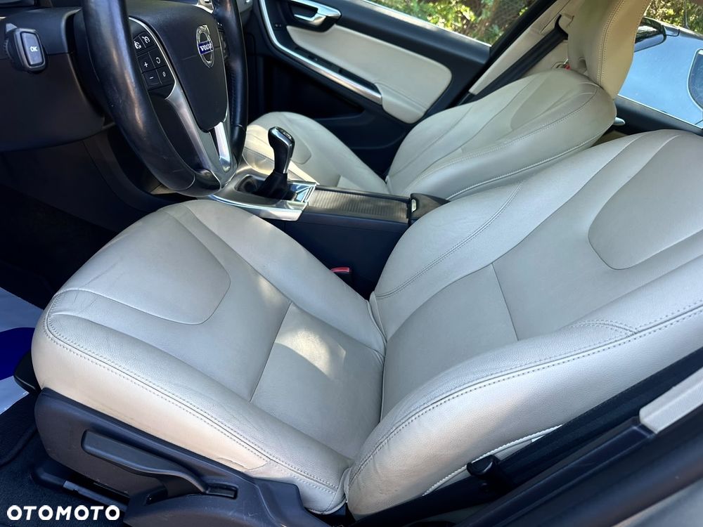 Volvo V60 D4 Momentum - 10