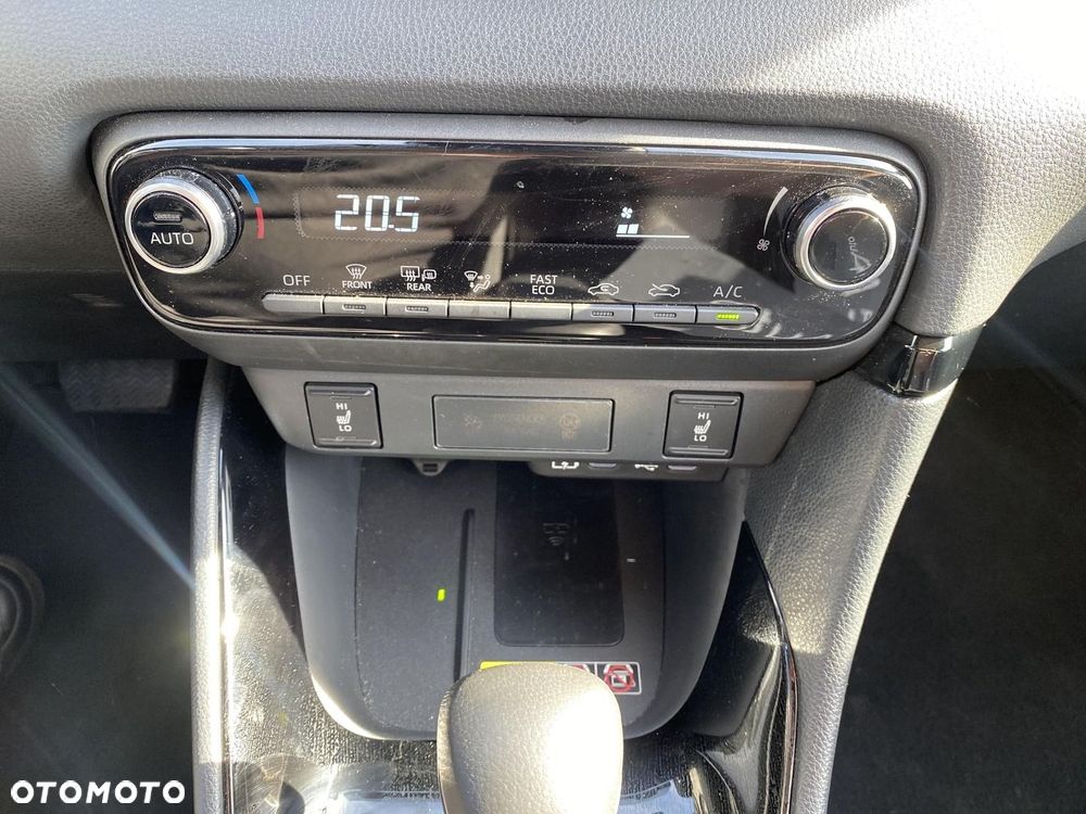Toyota Yaris Hybrid 1.5 Style - 22
