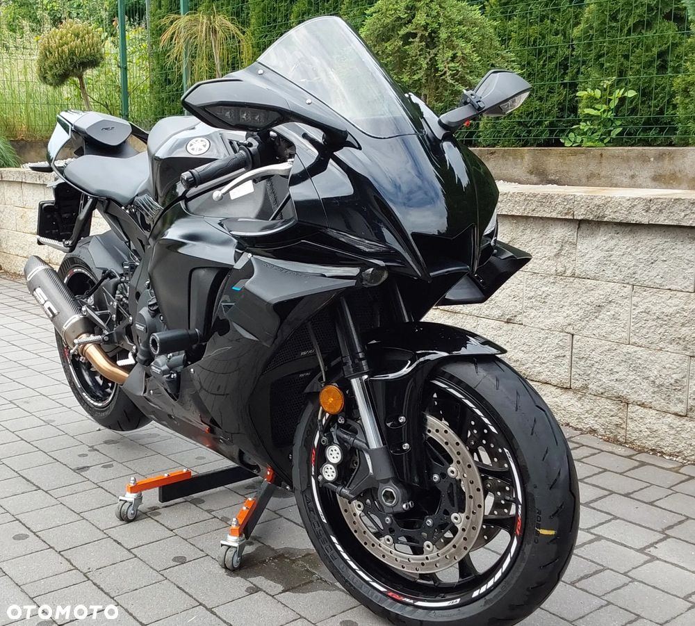 Yamaha R1 - 1