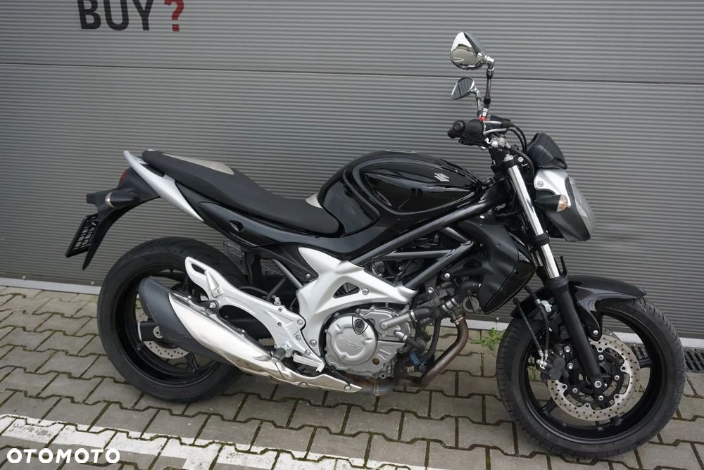 Suzuki Gladius - 2