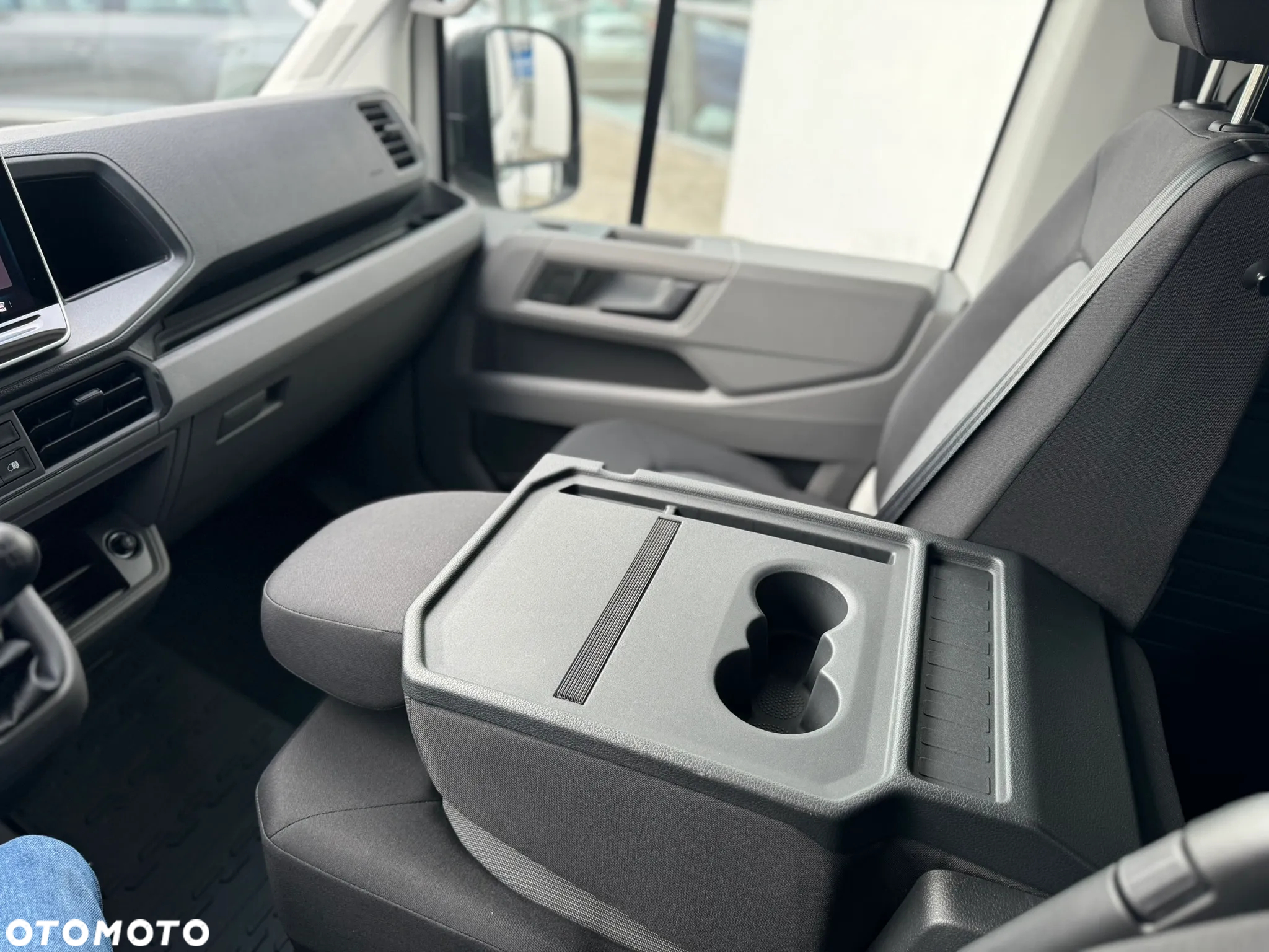 Volkswagen Crafter Brygadówka 7 osób - 30