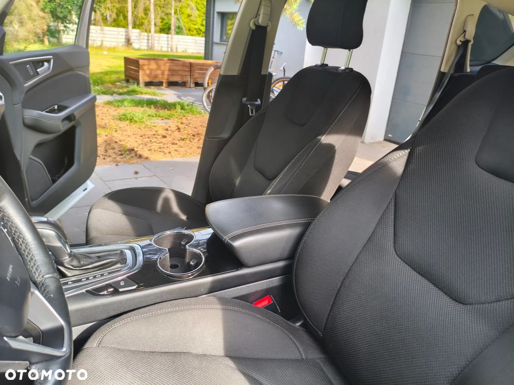 Ford S-Max - 38
