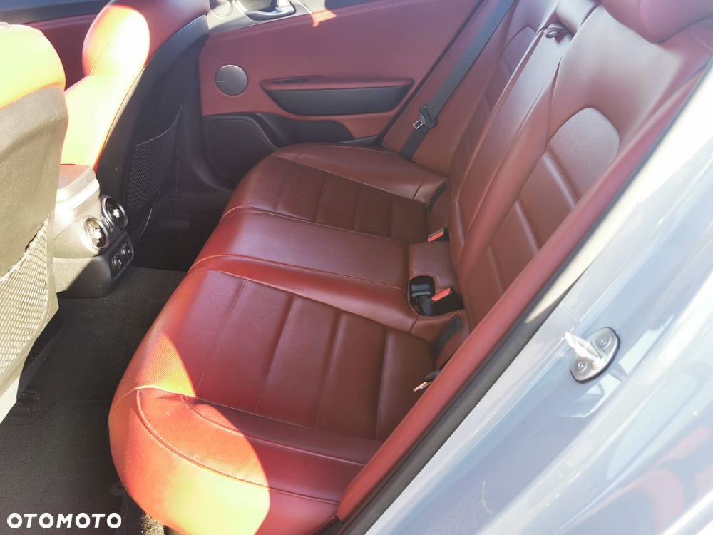 Kia Stinger - 10