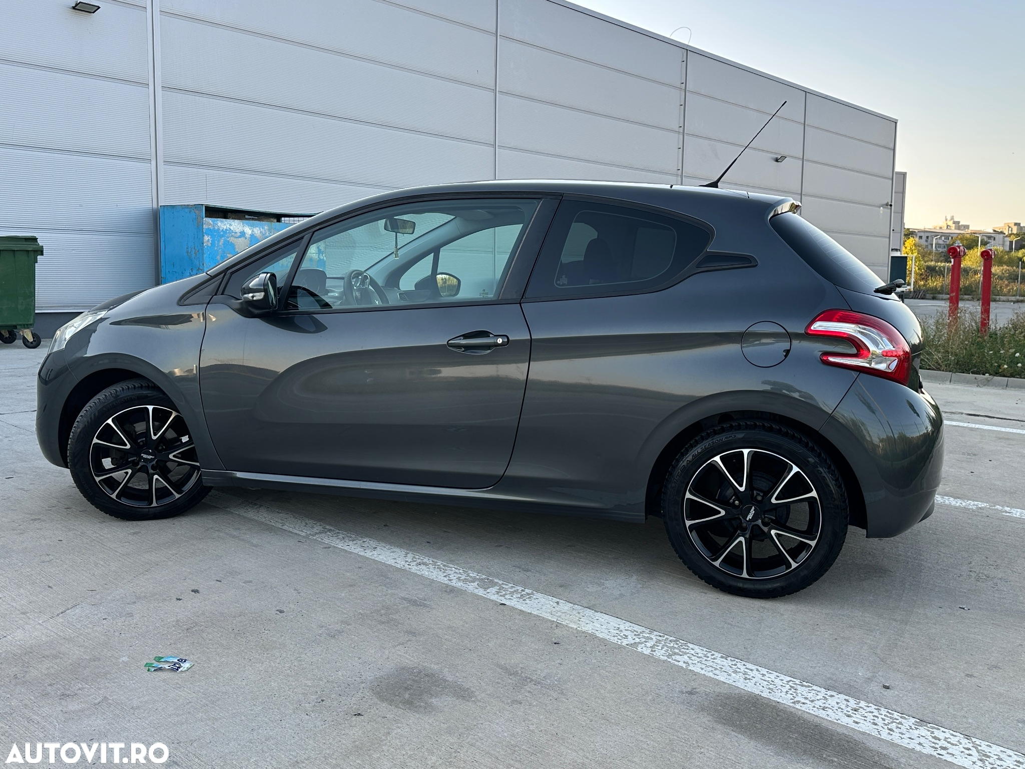 Peugeot 208 - 4