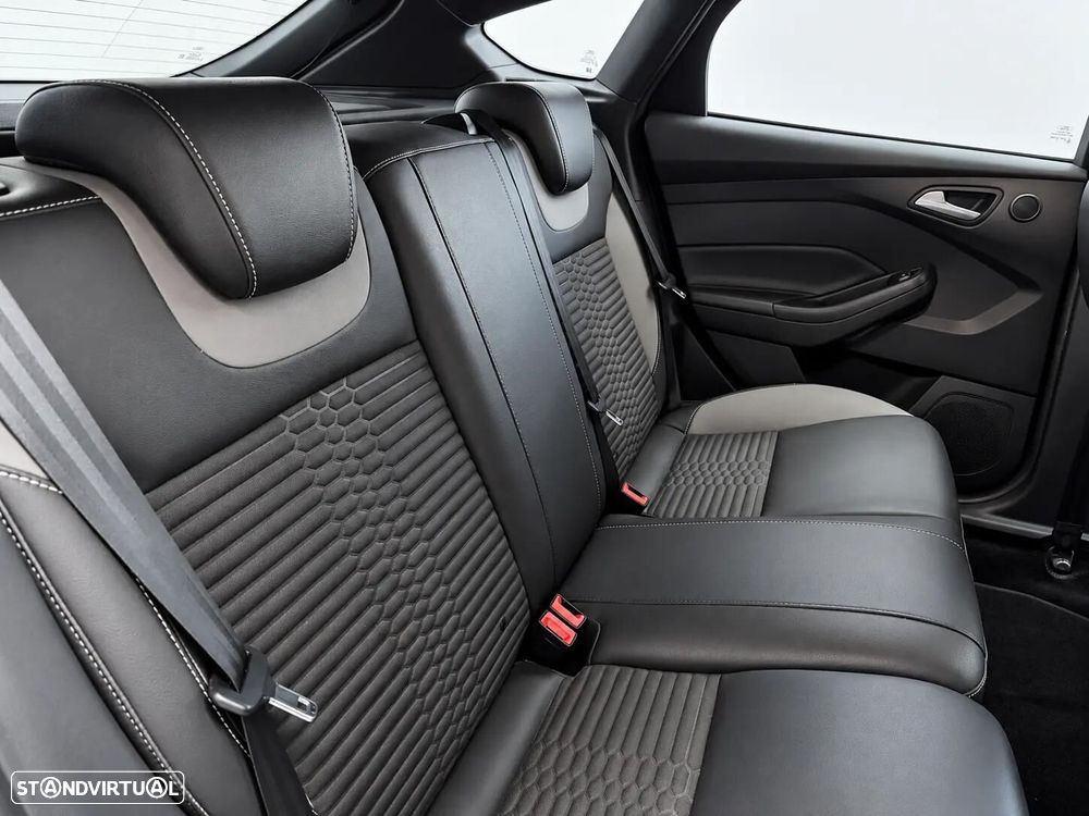 Ford Focus 2.0 EcoBoost ST c/ Pack Pele Desportiva - 40