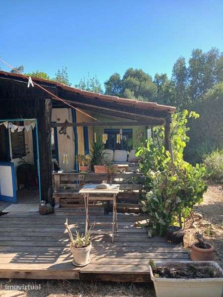 Terreno rústico com poço e casa de madeira – Barão de São João