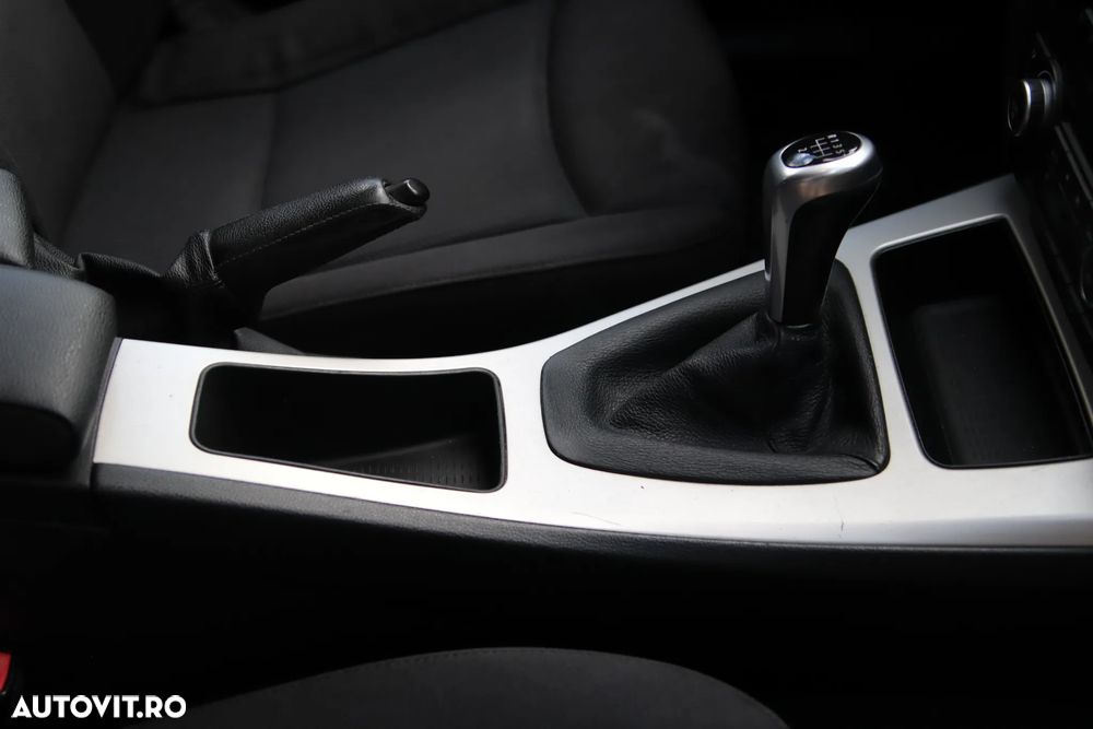 BMW Seria 3 318d - 33