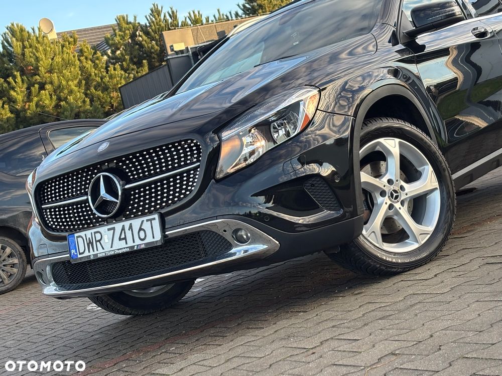 Mercedes-Benz GLA 250 4Matic 7G-DCT UrbanStyle Edition - 3