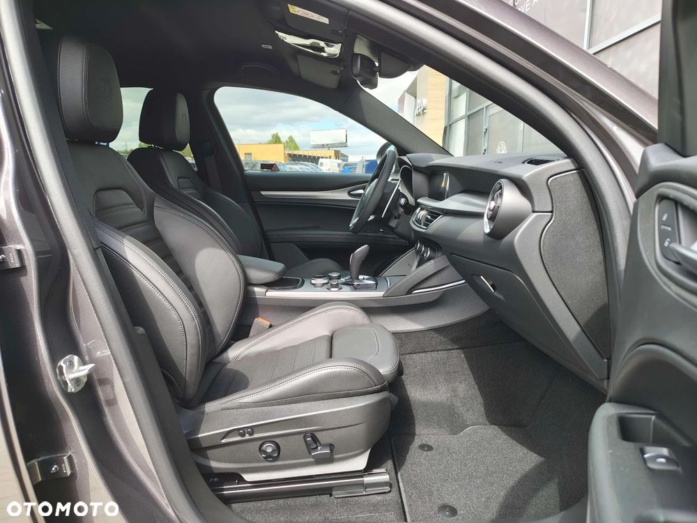 Alfa Romeo Stelvio - 12