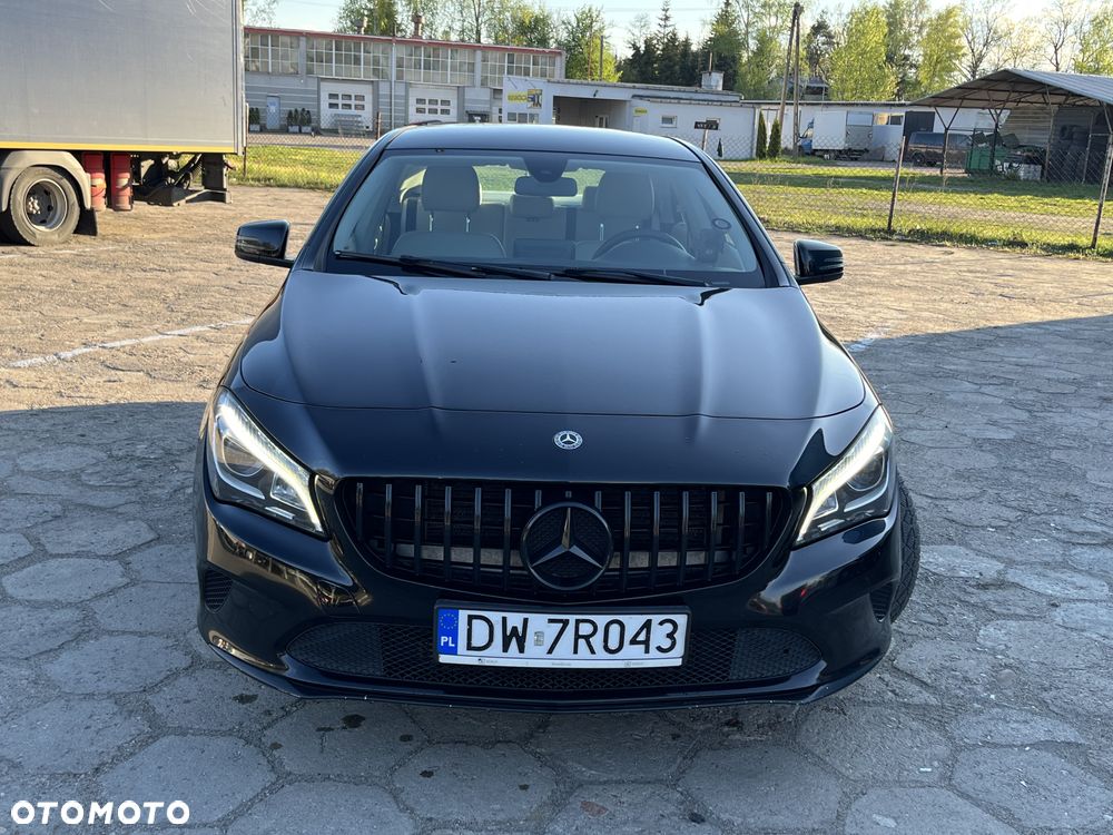 Mercedes-Benz CLA 180 - 4