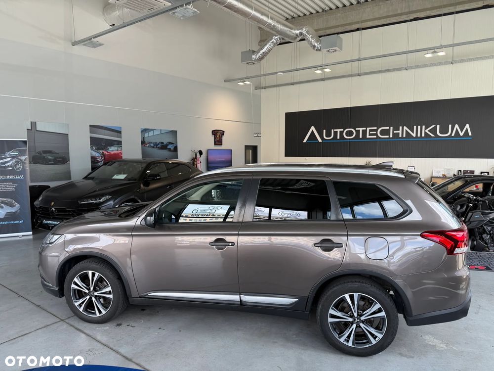 Mitsubishi Outlander 2.0 Invite + 2WD - 8