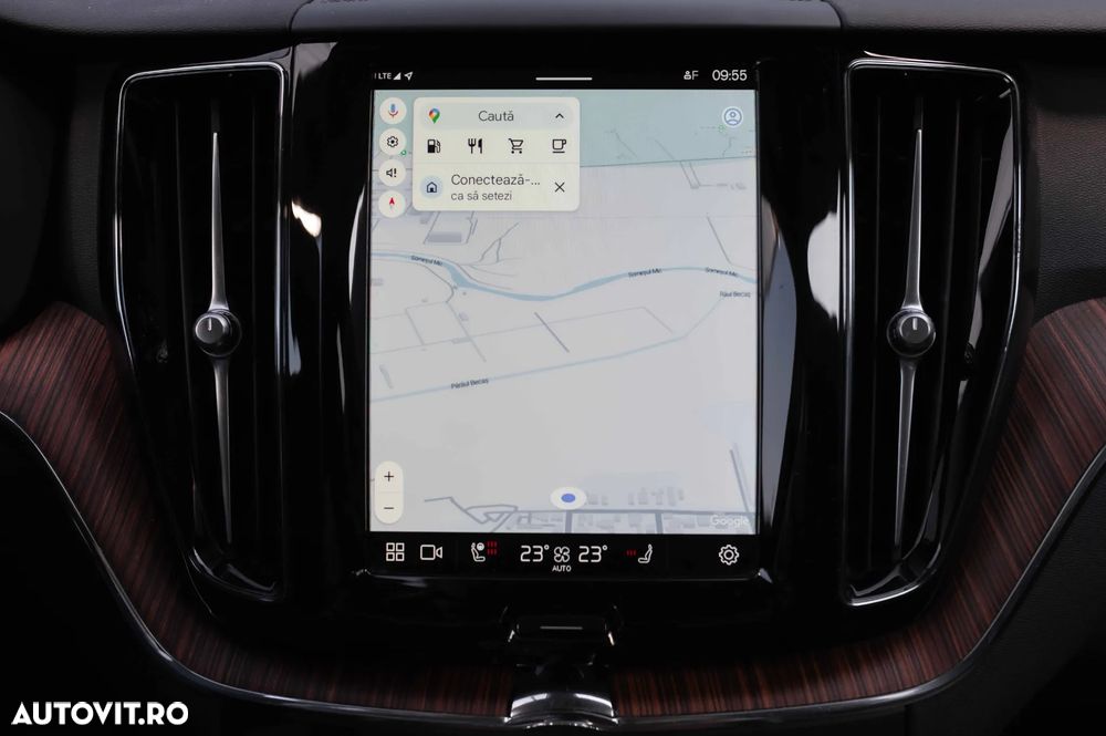 Volvo XC 60 B4 MHEV AT AWD Plus Dark - 34