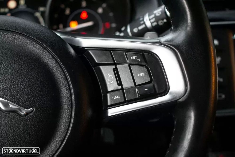 Jaguar F-Pace - 16