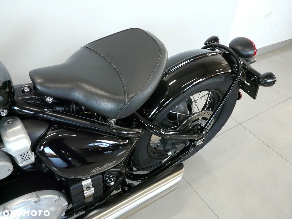 Triumph Bonneville Bobber - 11