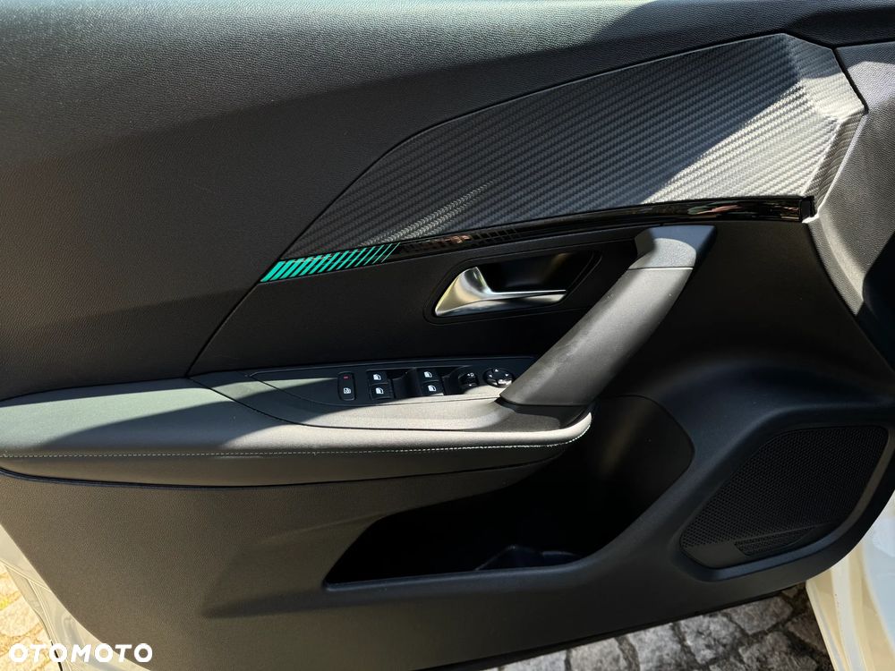 Peugeot 2008 1.2 PureTech Allure S&S EAT8 - 11