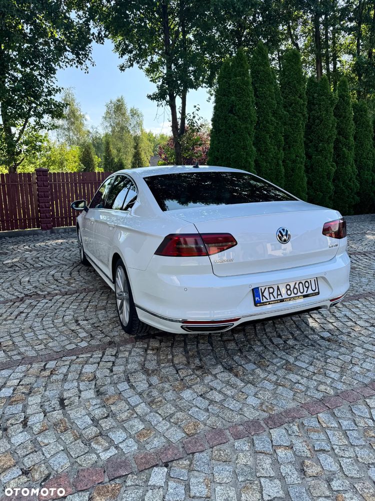 Volkswagen Passat - 4