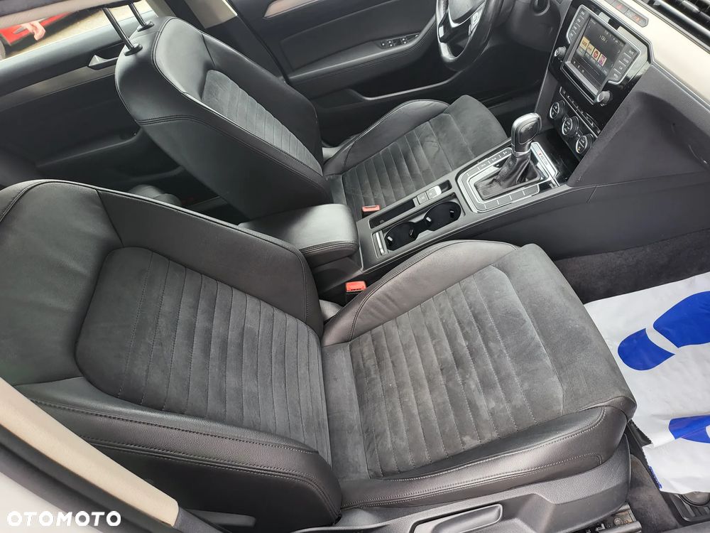 Volkswagen Passat Variant 2.0 TDI SCR 4Motion DSG Highline - 17