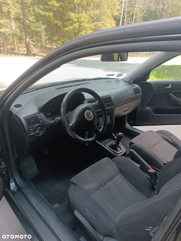 Volkswagen Golf 1.6 - 10