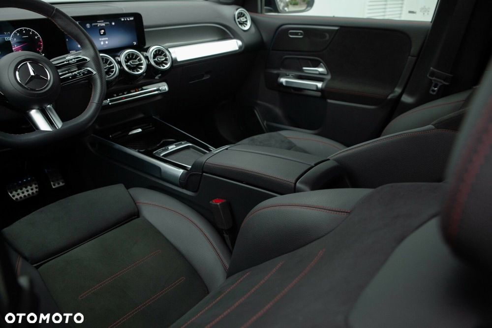 Mercedes-Benz GLB - 27