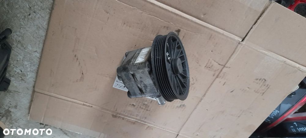 POMPA WSPOMAGANIA VOLVO V70 2.4 D5  nr 30741790