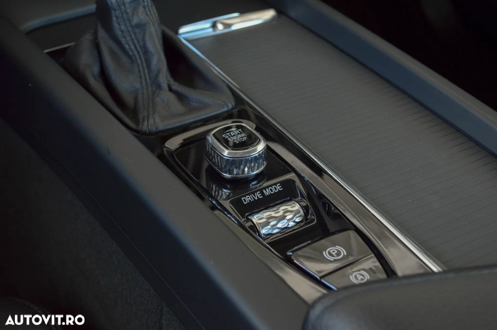 Volvo XC 60 D4 AWD Geartronic Momentum - 26