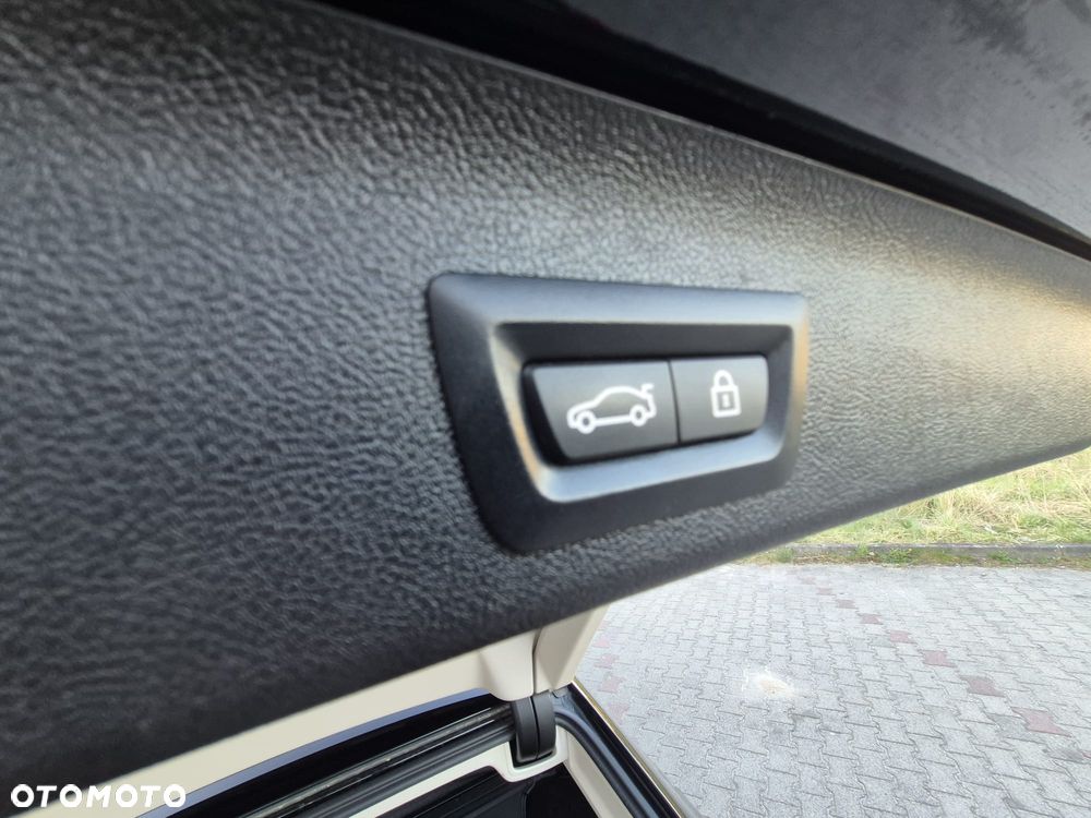 BMW Seria 5 520d xDrive - 12
