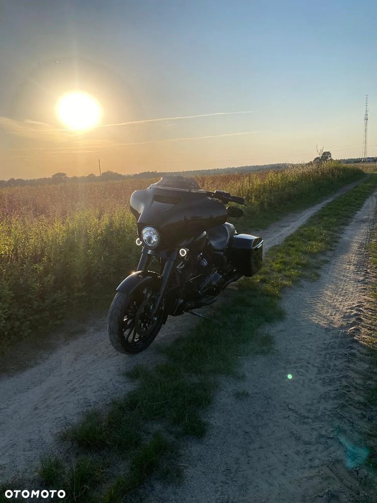 Harley-Davidson Touring Street Glide - 1