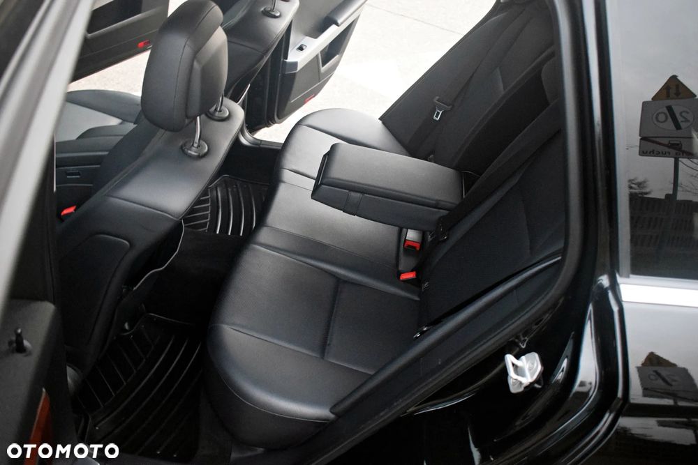 Mercedes-Benz GLK 350 4Matic 7G-TRONIC - 32