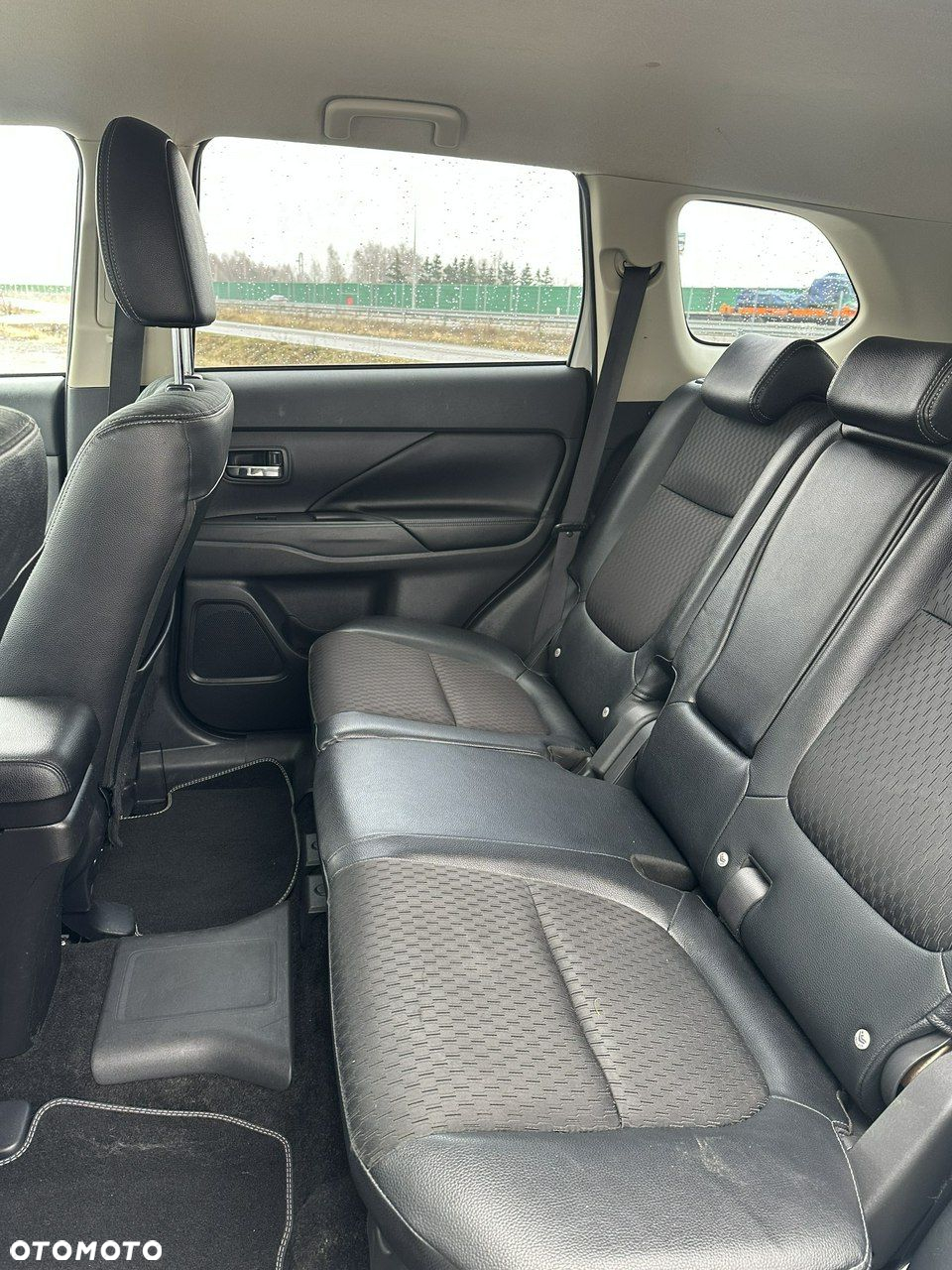 Mitsubishi Outlander - 30