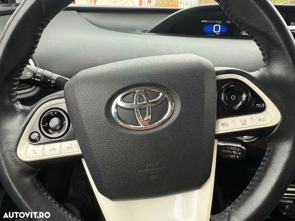 Toyota Prius 1.8 HSD Exclusive Plus - 11