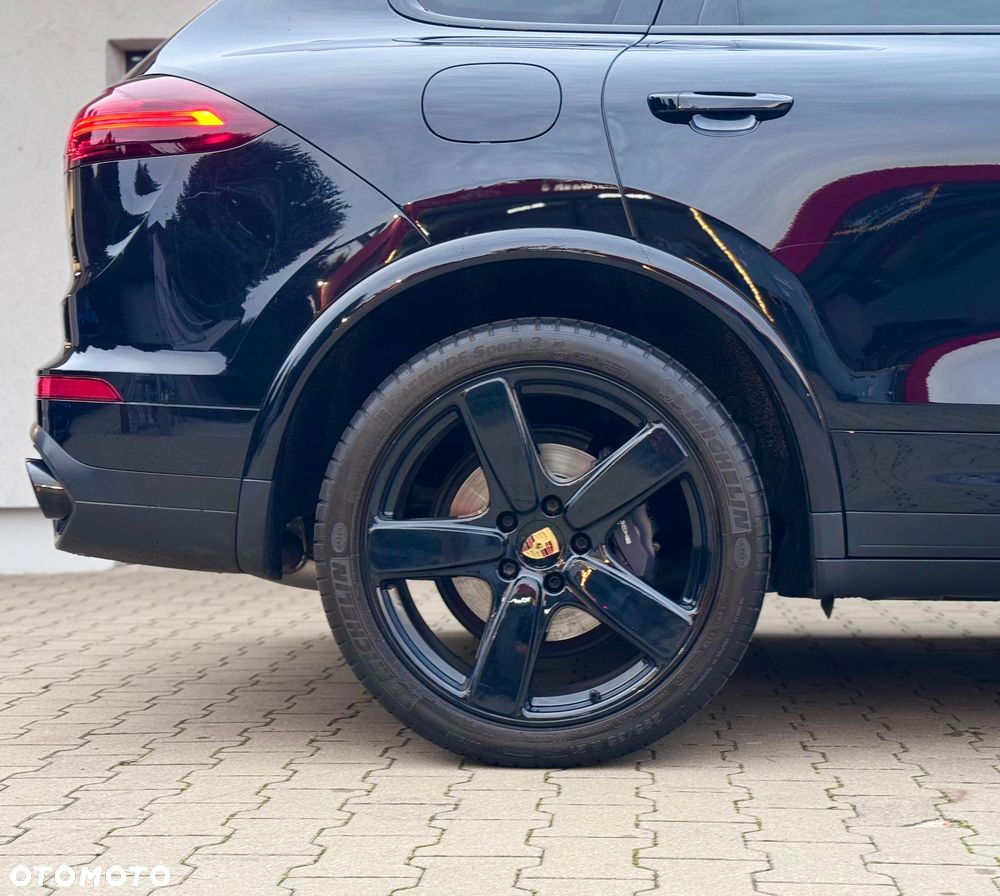 Porsche Cayenne Platinum Edition - 15