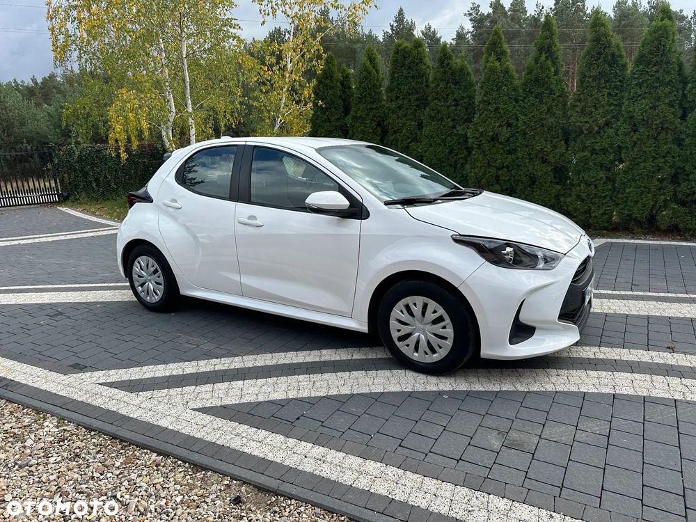 Toyota Yaris 2023 photo 2