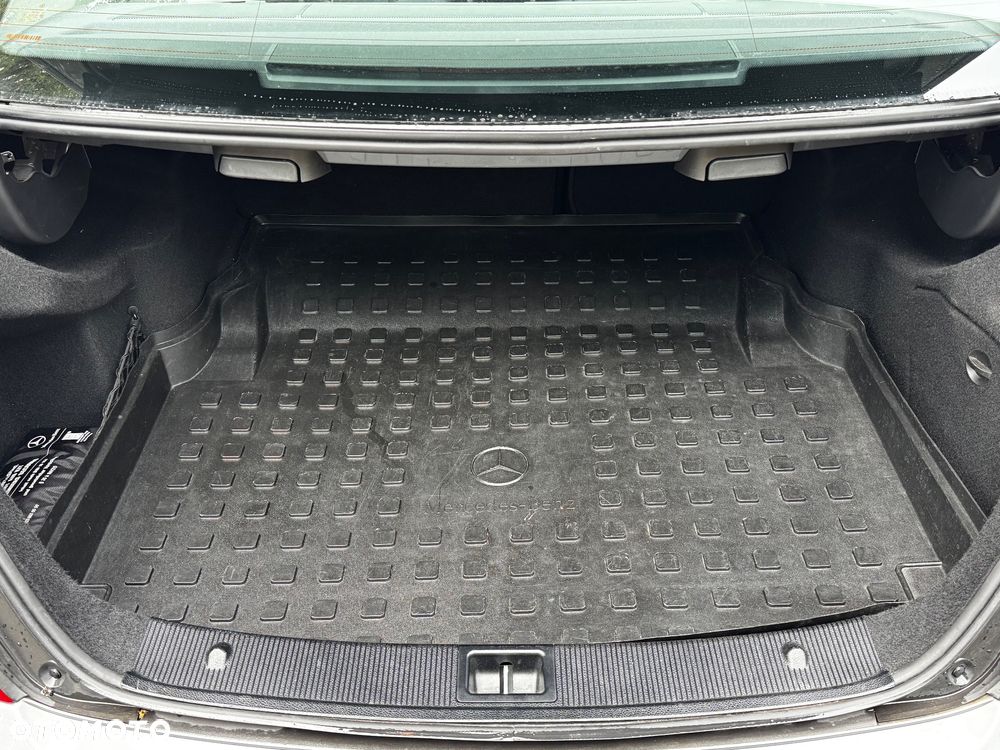 Mercedes-Benz Klasa C 180 CGI Automatik BlueEFFICIENCY Avantgarde - 21