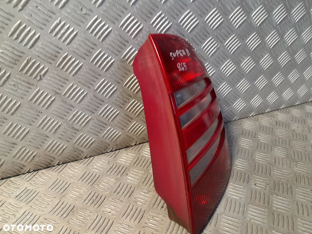 Lampa tylna SKODA SUPERB 02- 3U5945112 PRAWA - 3