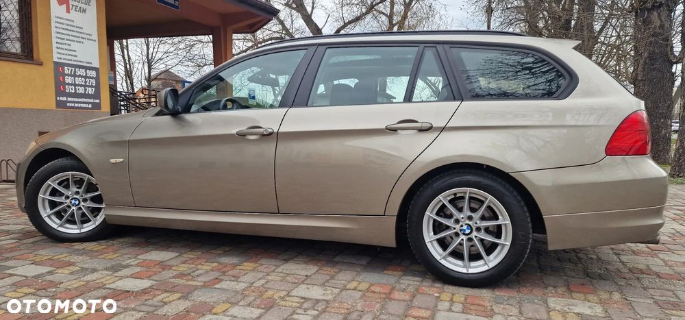 BMW Seria 3 320d DPF Edition Sport - 29