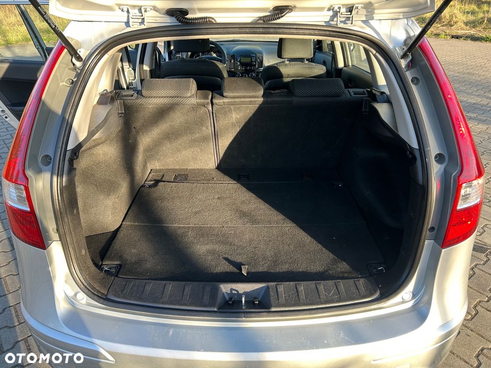 Hyundai i30 i30cw 1.6 CRDi FIFA WM Edition - 23