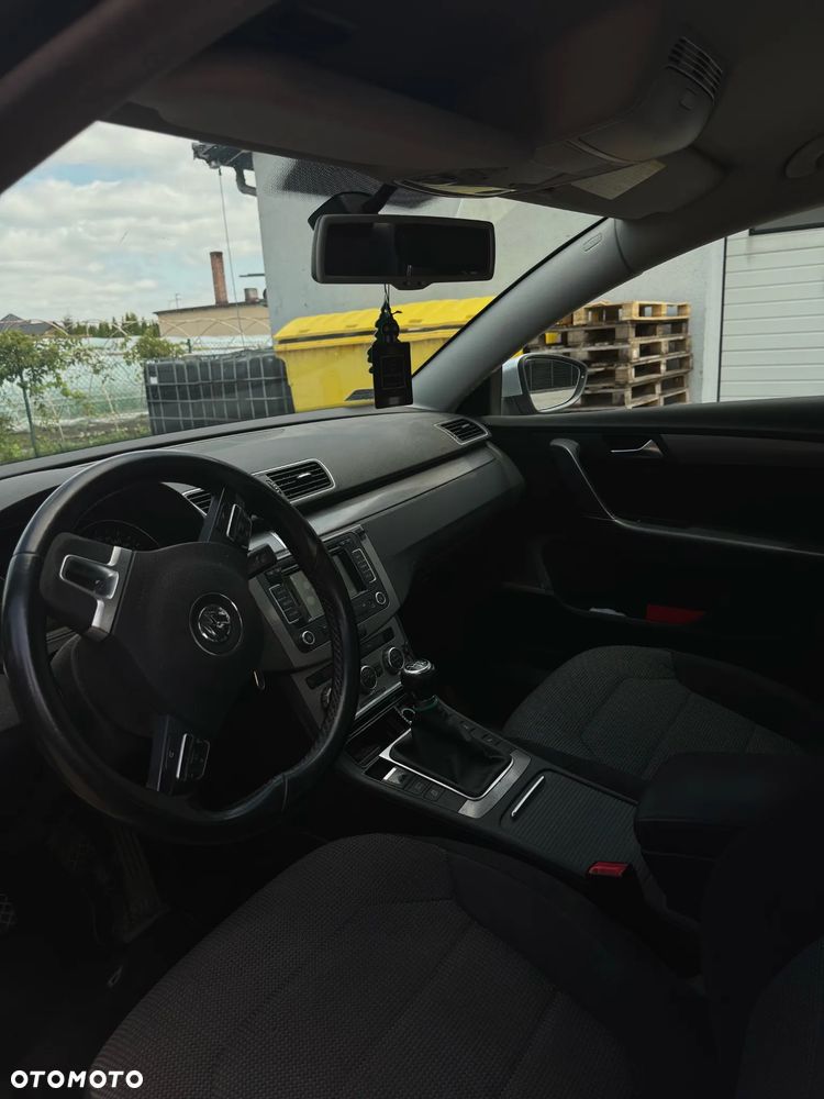 Volkswagen Passat 2.0 TDI Comfortline - 4