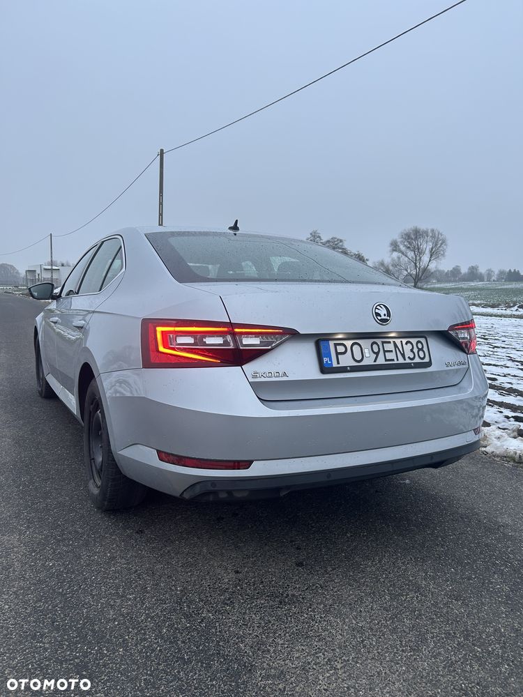 Skoda Superb 2.0 TDI Ambition DSG - 6