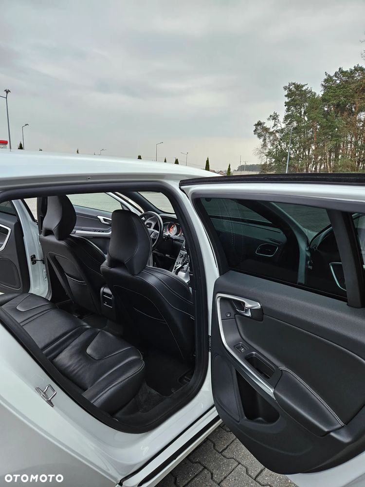Volvo V60 D4 Drive-E Momentum - 19