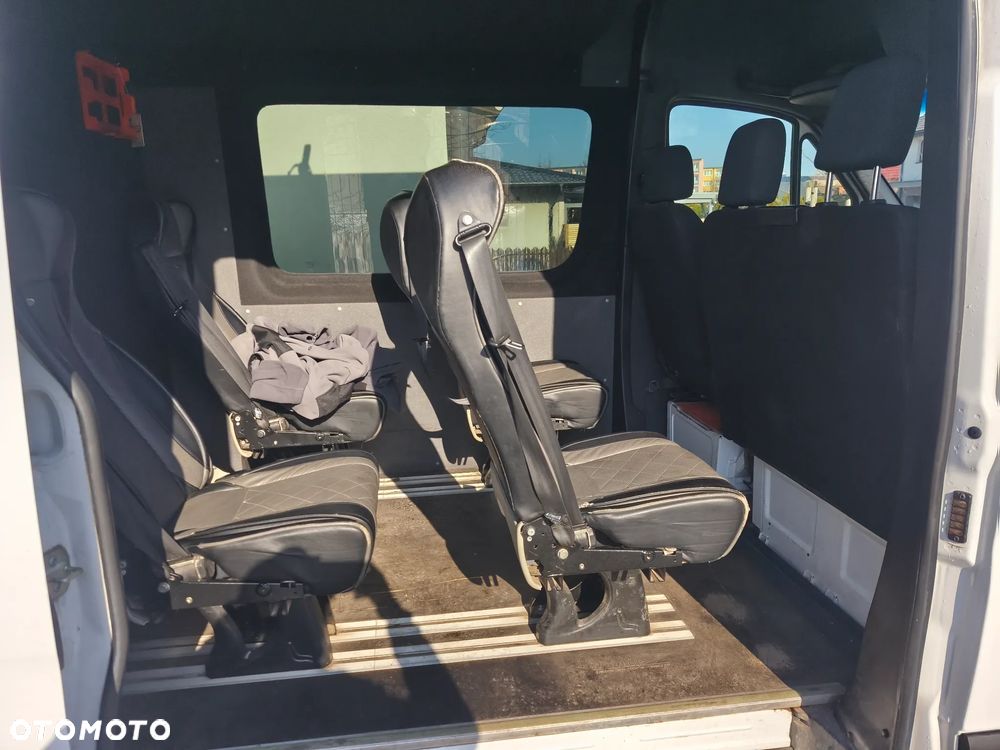 Mercedes-Benz Sprinter - 13