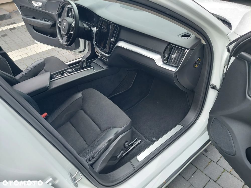 Volvo V60 B3 B Momentum Pro - 17