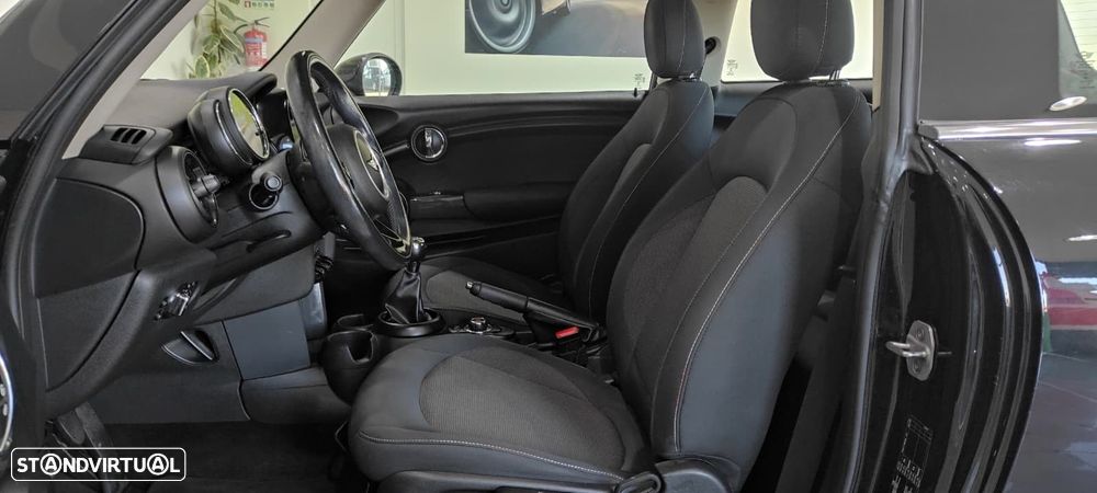 MINI 3 Portas One D - 17