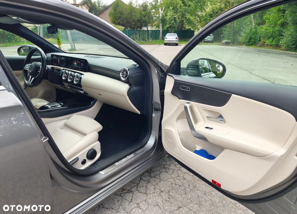 Mercedes-Benz Klasa A 180 7G-DCT Advanced Progressive - 23