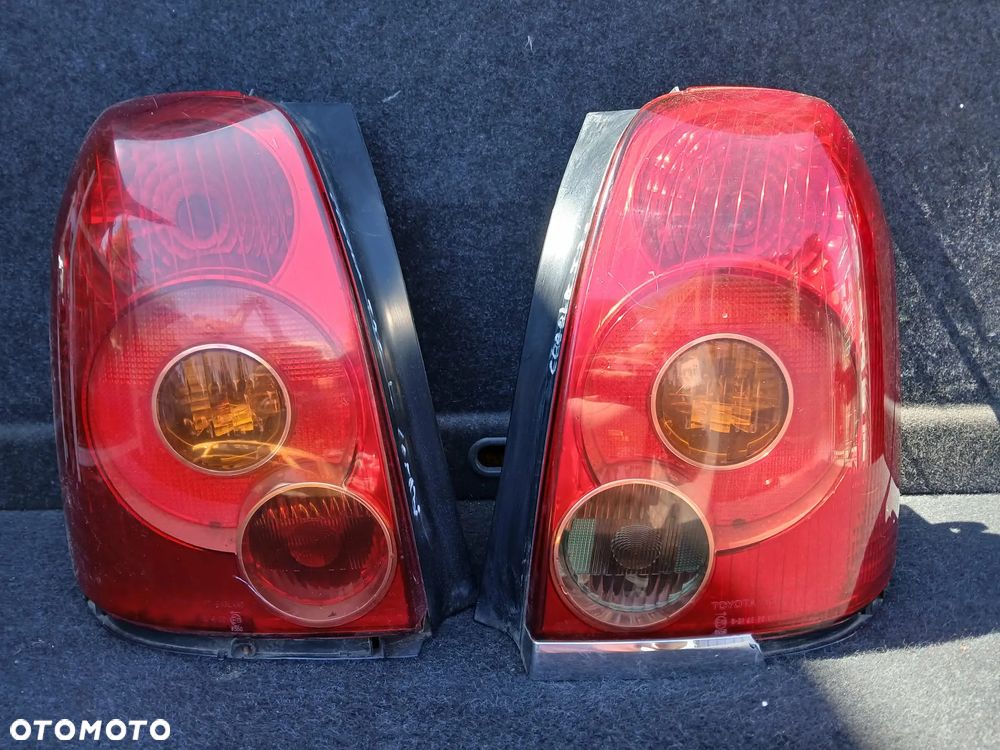 Toyota Corolla T25 kombi lampa tylna lewa, prawa - 1