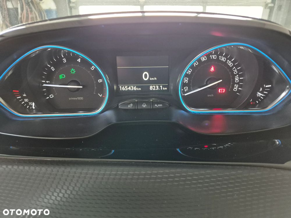 Peugeot 2008 1.6 VTi Style - 12