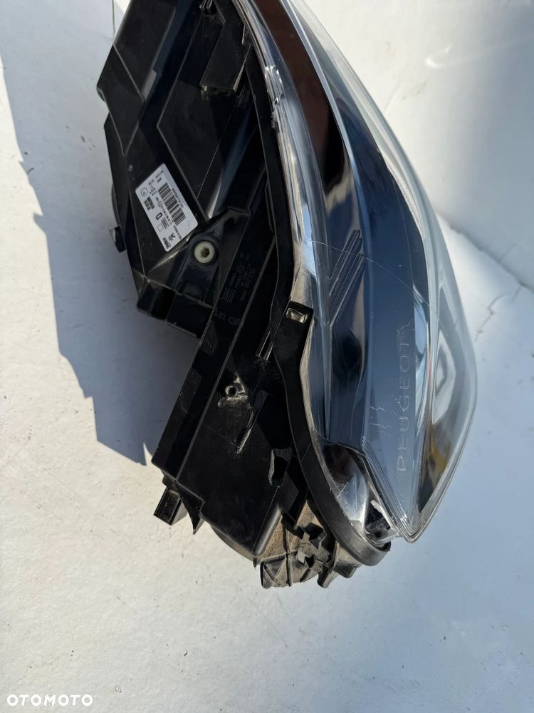 REFLEKTOR PRAWY LAMPA PRAWA PEUGEOT PARTNER 4 IV RIFTER 9816826880 - 8